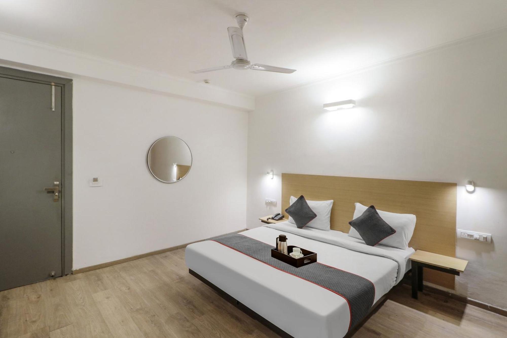 Townhouse Hotel Flora Lite Gurgaon Exterior photo
